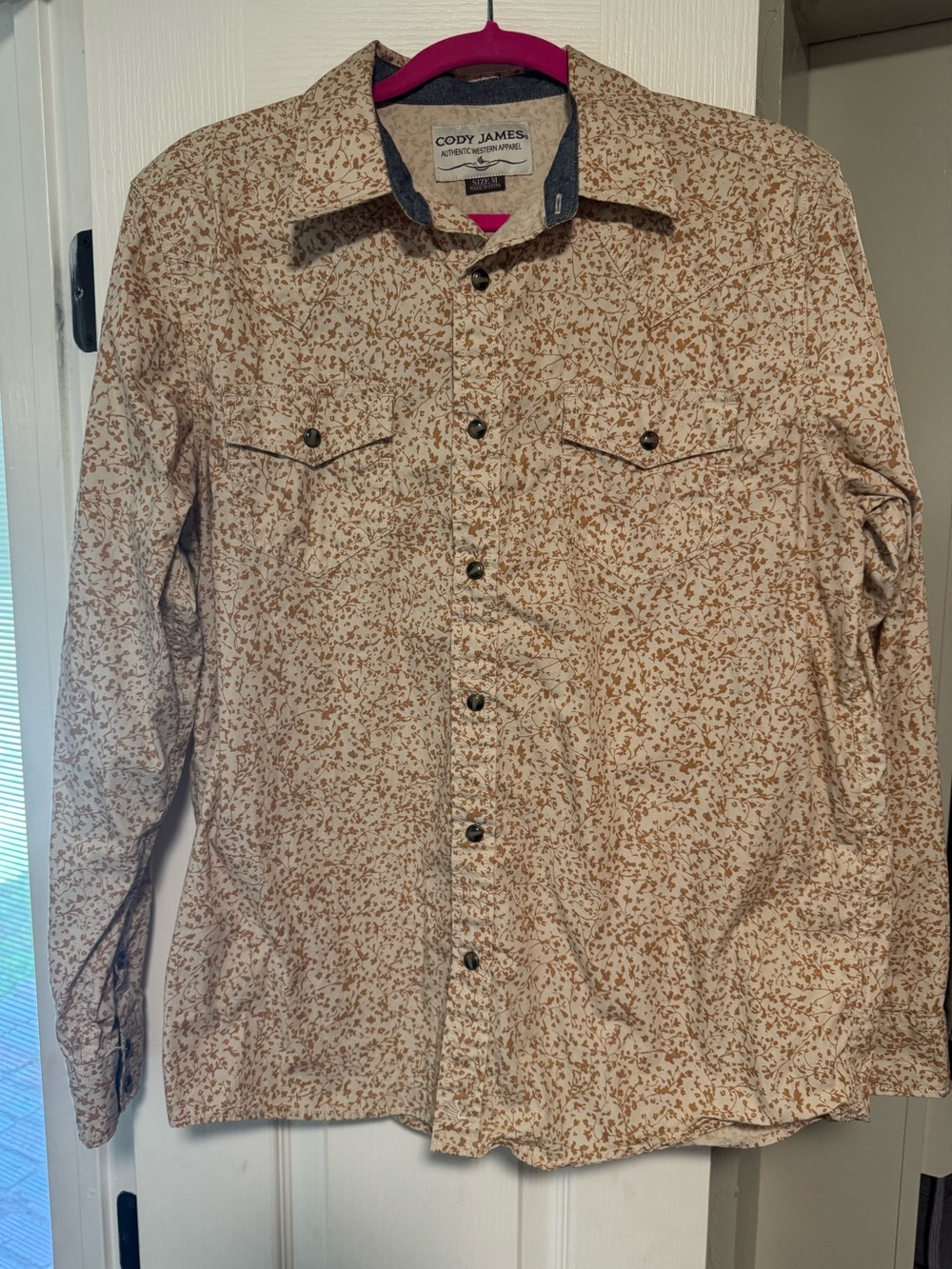 Men’s Cody James long sleeve pearl snap shirt/size medium/like new condition